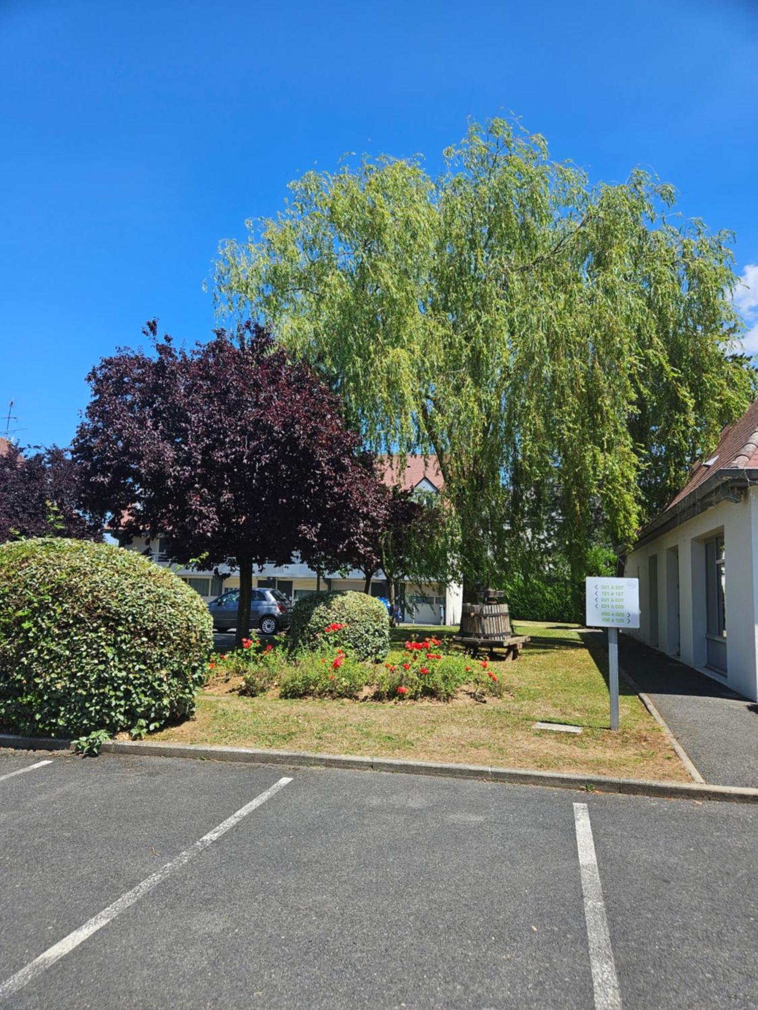 Campanile Deauville Saint-Arnoult Exterior photo